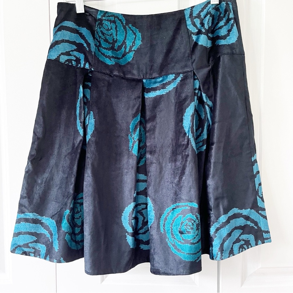 Marc Jacobs blue rose floral pleated skater velvet skirt